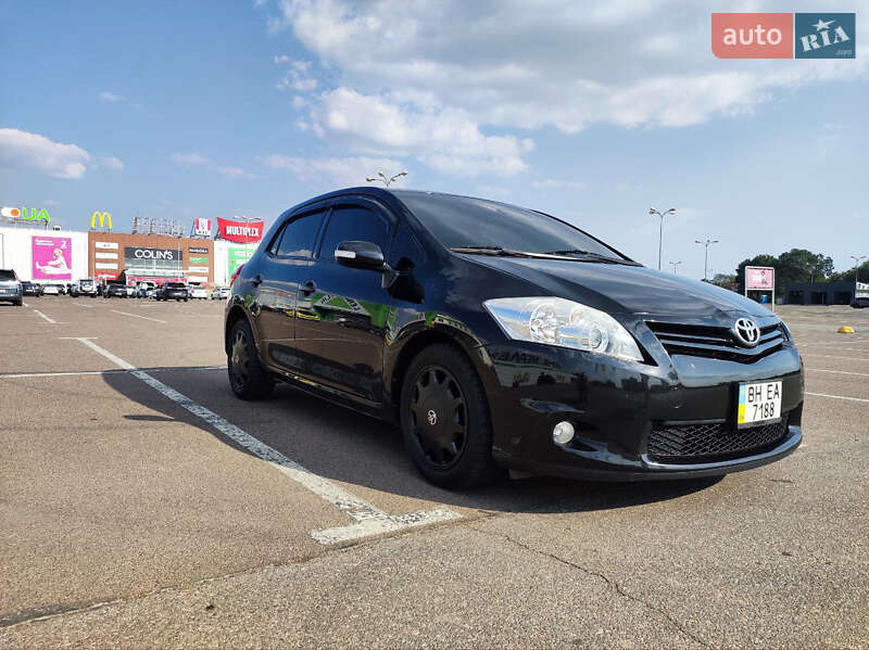 Хэтчбек Toyota Auris 2011 в Одессе