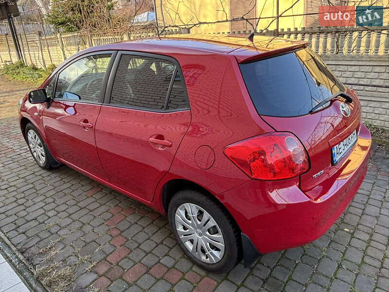Хетчбек Toyota Auris 2008 в Дніпрі