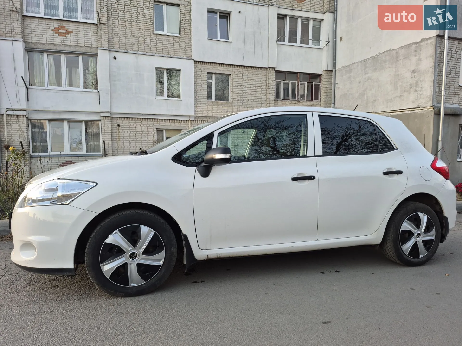 2012 Toyota Auris - мініатюра 2