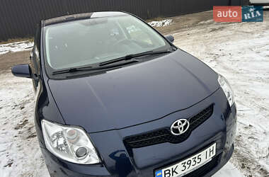 Хэтчбек Toyota Auris 2008 в Буче