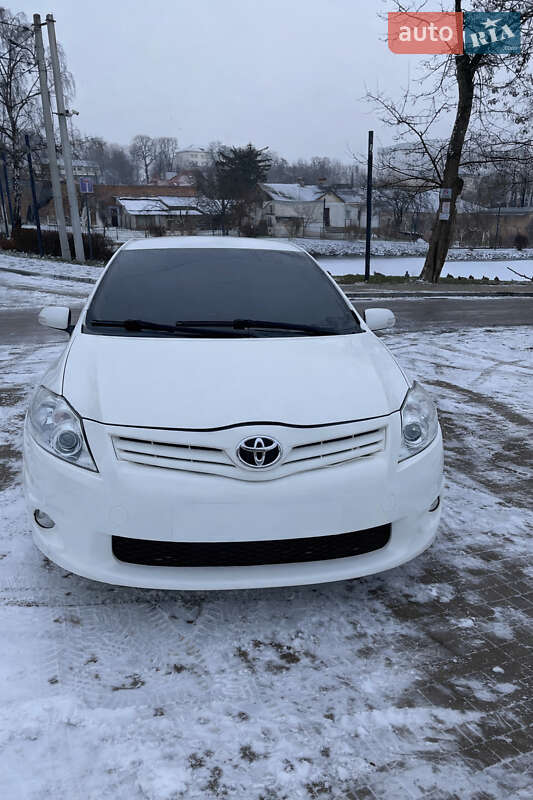 Хэтчбек Toyota Auris 2012 в Львове