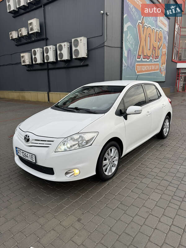 Хетчбек Toyota Auris 2011 в Івано-Франківську фото 3 Хетчбек Toyota Auris 2011 в Івано-Франківську