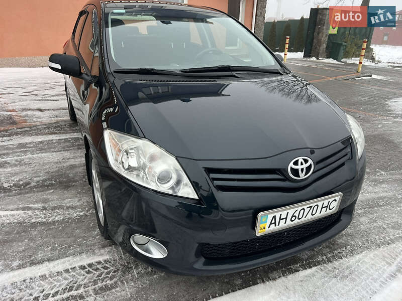 Хэтчбек Toyota Auris 2011 в Виннице