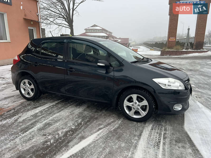 Хэтчбек Toyota Auris 2011 в Виннице