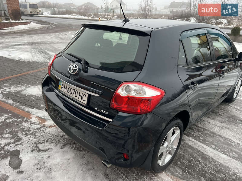 Хэтчбек Toyota Auris 2011 в Виннице