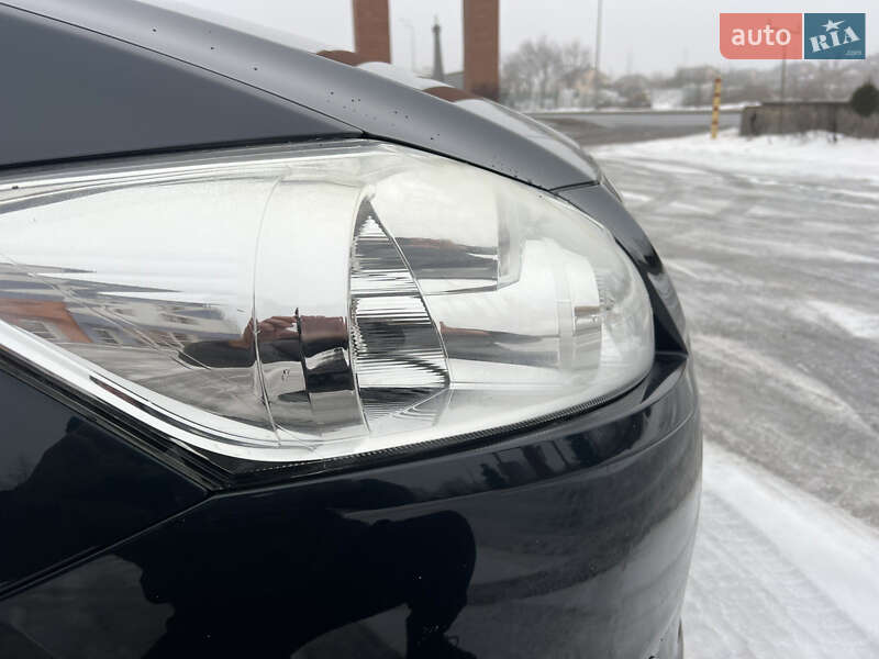 Хэтчбек Toyota Auris 2011 в Виннице