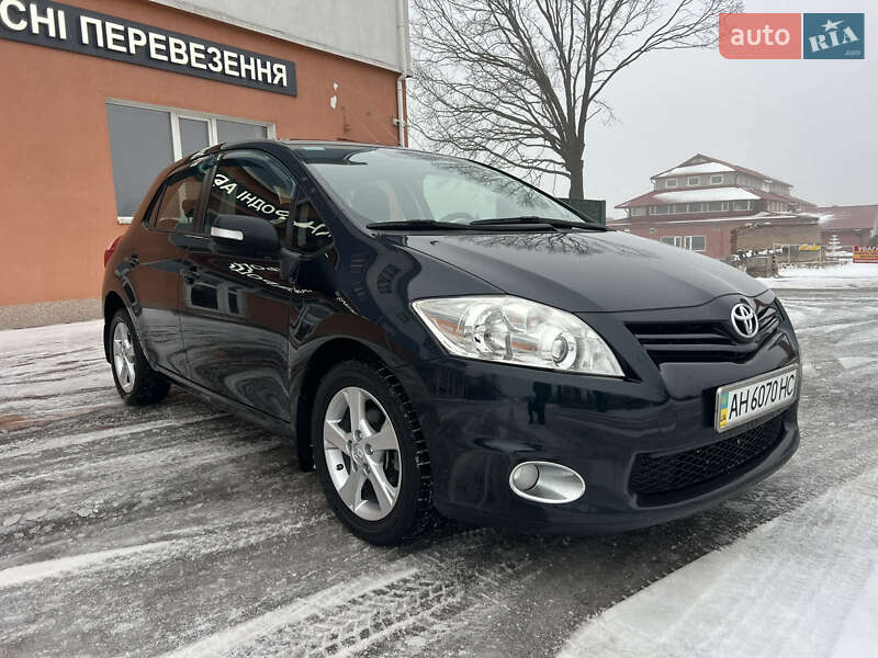 Хэтчбек Toyota Auris 2011 в Виннице