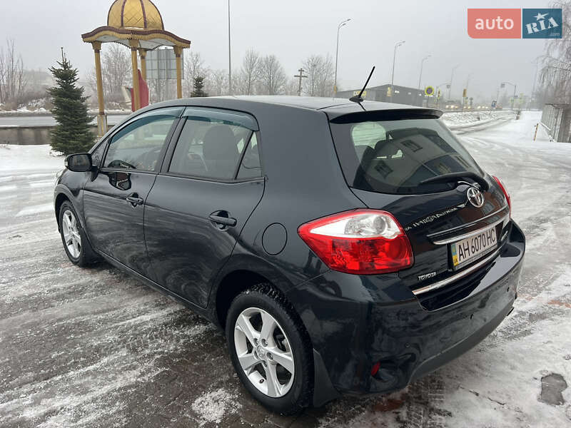 Хэтчбек Toyota Auris 2011 в Виннице