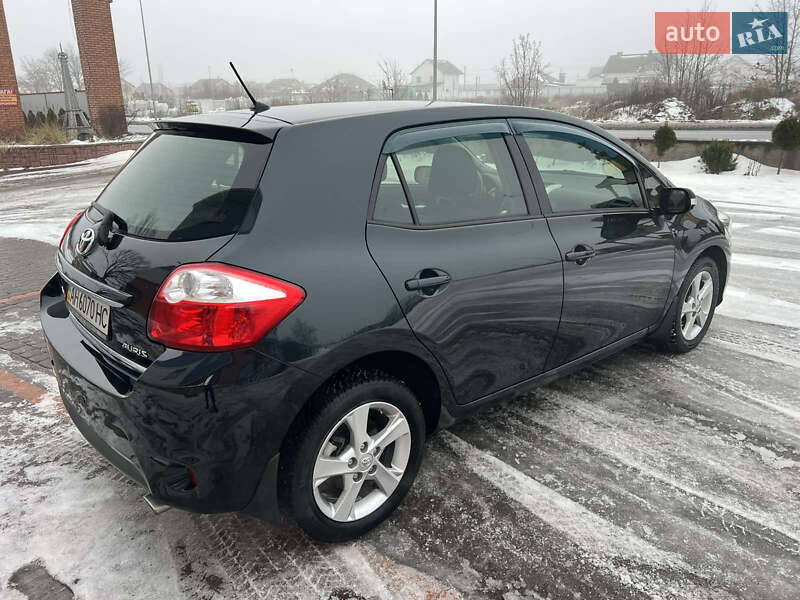 Хэтчбек Toyota Auris 2011 в Виннице