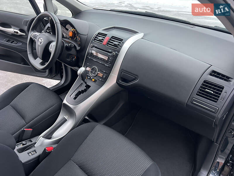 Хэтчбек Toyota Auris 2011 в Виннице