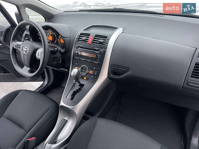 Хэтчбек Toyota Auris 2011 в Виннице