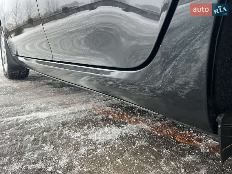 Хэтчбек Toyota Auris 2011 в Виннице