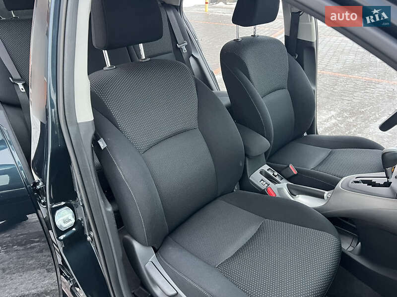 Хэтчбек Toyota Auris 2011 в Виннице