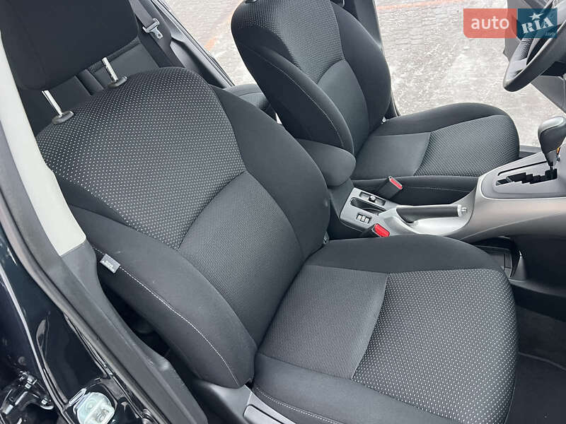 Хэтчбек Toyota Auris 2011 в Виннице