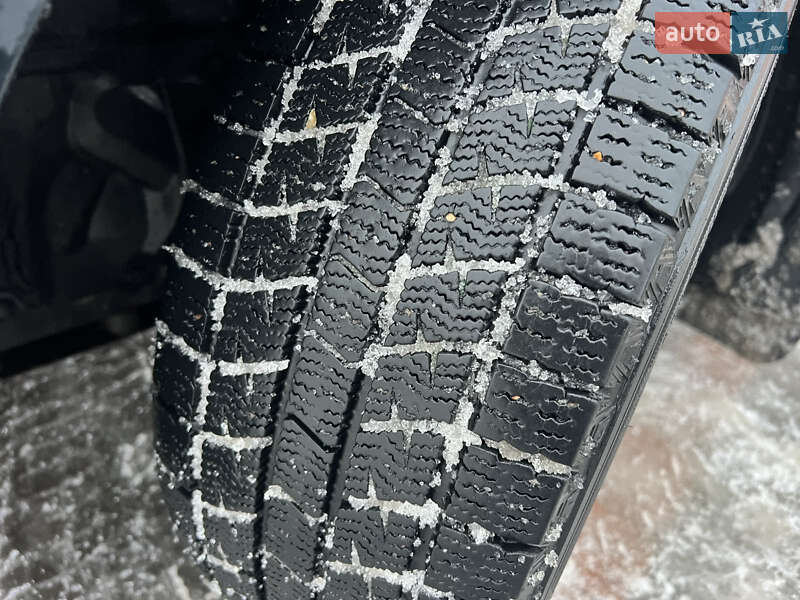 Хэтчбек Toyota Auris 2011 в Виннице