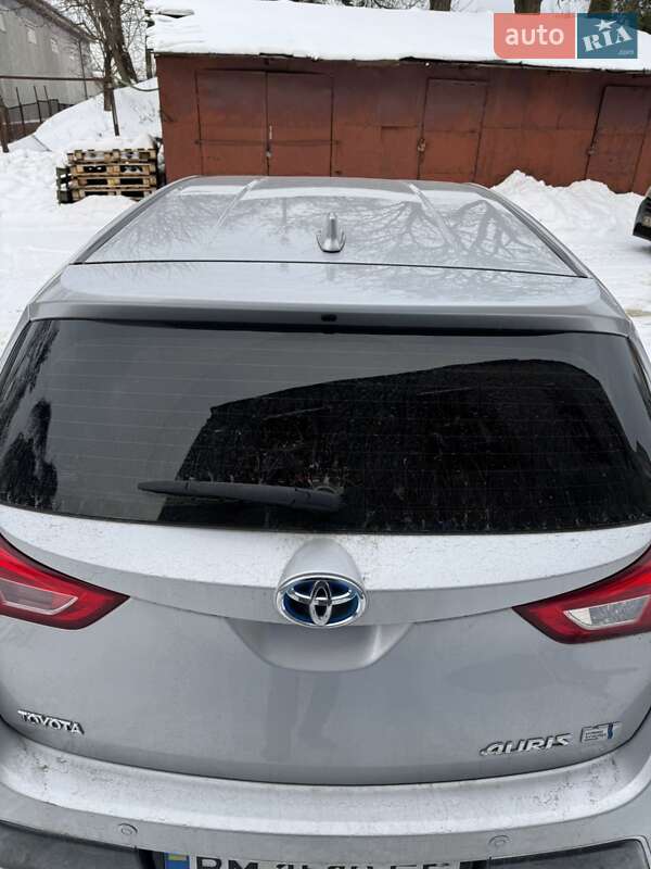 Хэтчбек Toyota Auris 2012 в Сумах