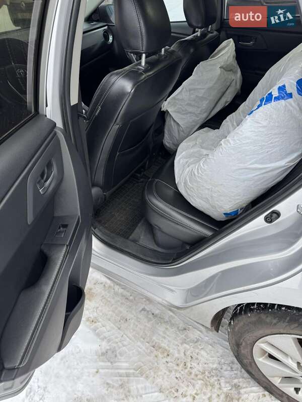 Хэтчбек Toyota Auris 2012 в Сумах