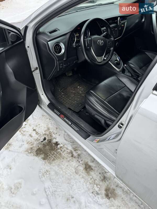 Хэтчбек Toyota Auris 2012 в Сумах