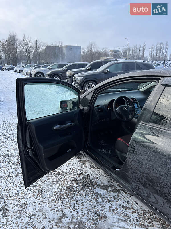 Хэтчбек Toyota Auris 2008 в Черкассах