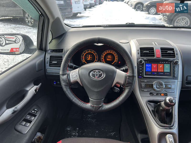 Хэтчбек Toyota Auris 2008 в Черкассах