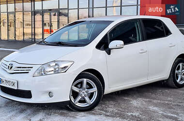 Хетчбек Toyota Auris 2010 в Кам'янському