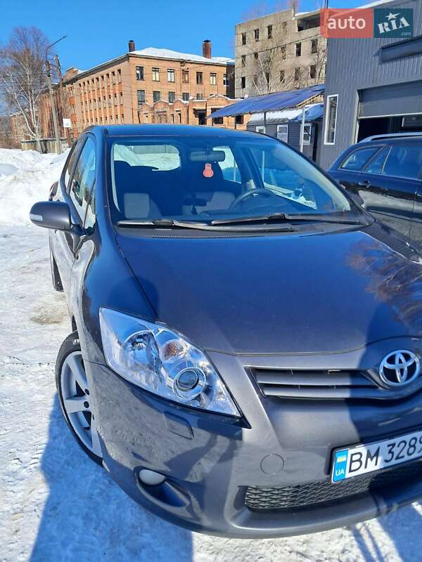 Хэтчбек Toyota Auris 2010 в Конотопе
