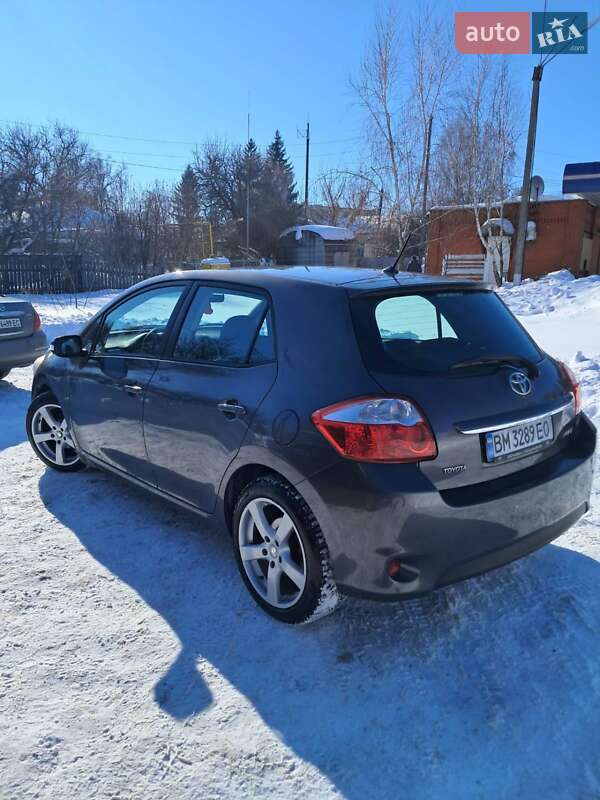Хэтчбек Toyota Auris 2010 в Конотопе