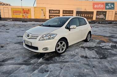 Хэтчбек Toyota Auris 2011 в Киеве