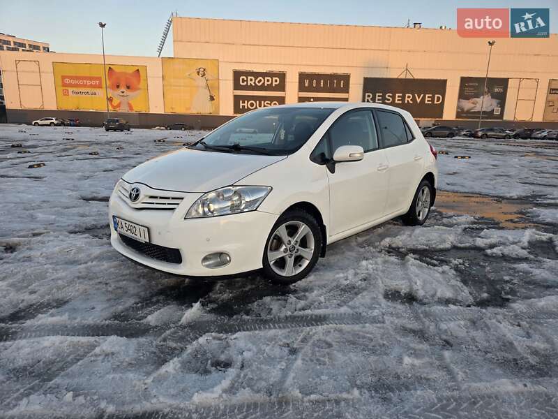 Toyota Auris 2011