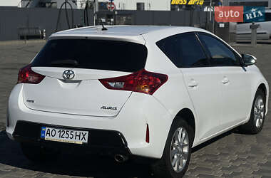 Хэтчбек Toyota Auris 2014 в Мукачево