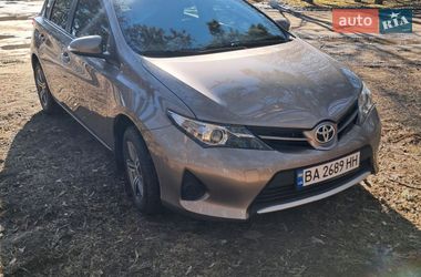 Хэтчбек Toyota Auris 2013 в Кропивницком