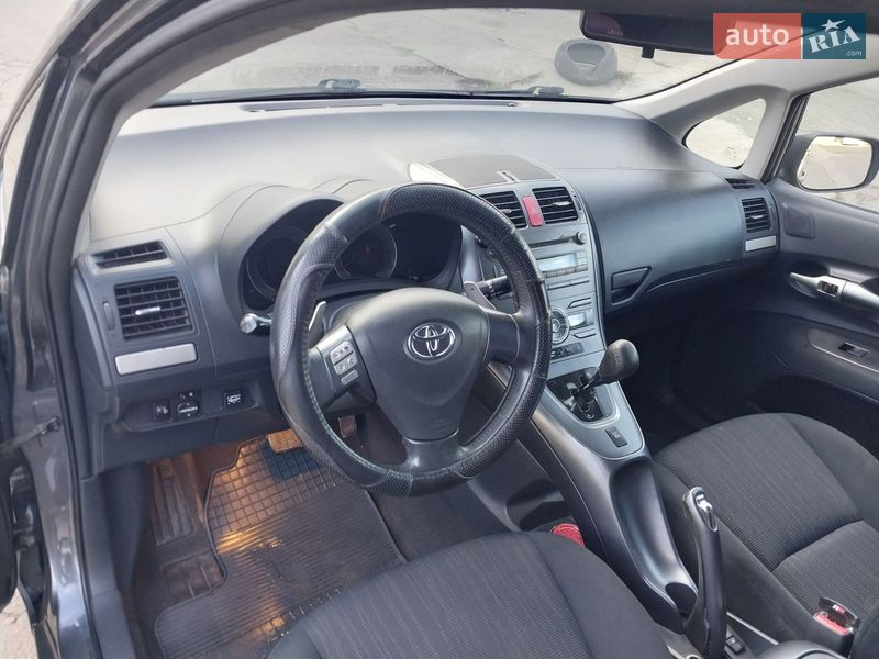Хэтчбек Toyota Auris 2008 в Николаеве