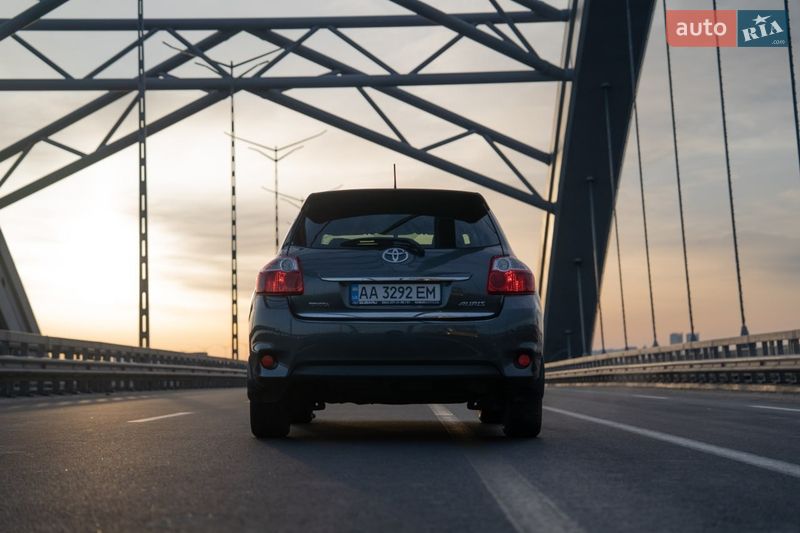 Хэтчбек Toyota Auris 2012 в Киеве