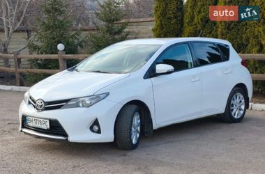 Хэтчбек Toyota Auris 2013 в Чернигове