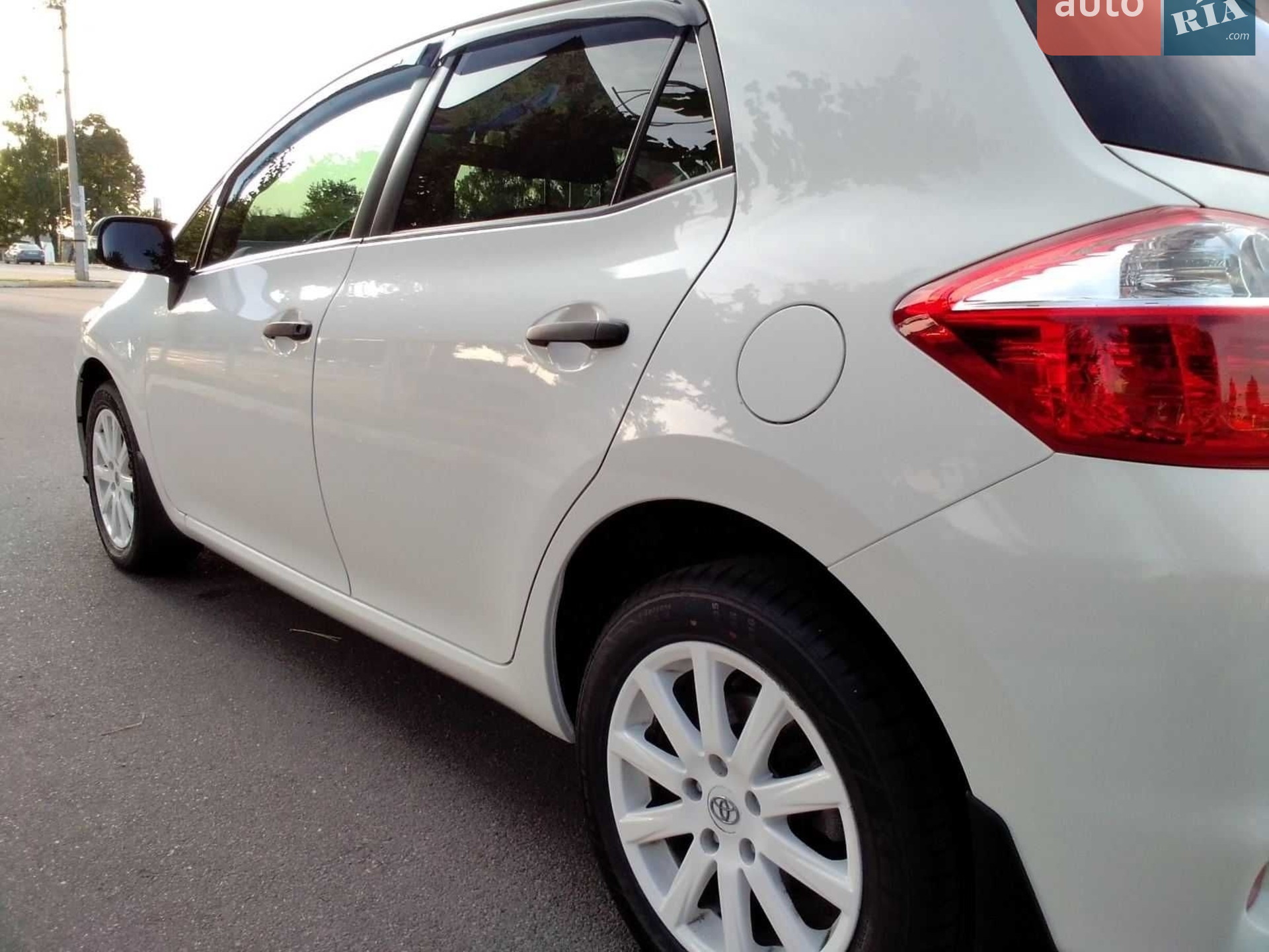 2012 Toyota Auris - мініатюра 2