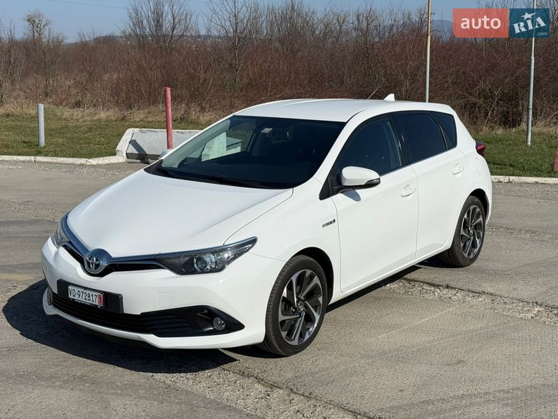 Хетчбек Toyota Auris 2016 в Ужгороді
