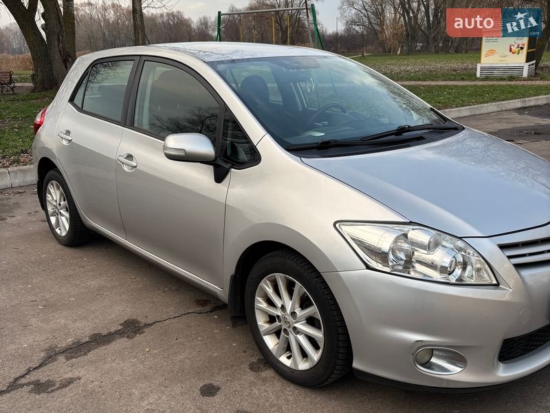 Хэтчбек Toyota Auris 2011 в Киеве