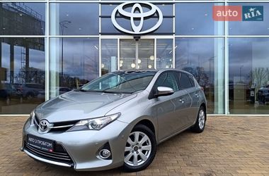 Хэтчбек Toyota Auris 2013 в Киеве