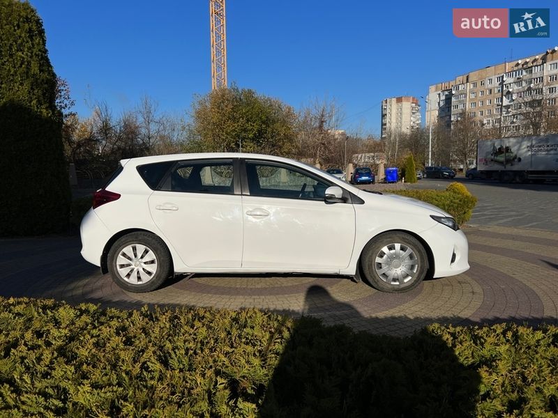 Хетчбек Toyota Auris 2014 в Львові