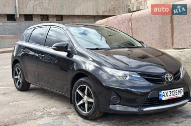 Хэтчбек Toyota Auris 2013 в Харькове