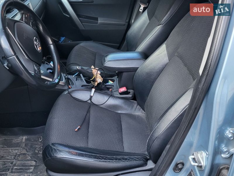 Хетчбек Toyota Auris 2015 в Києві