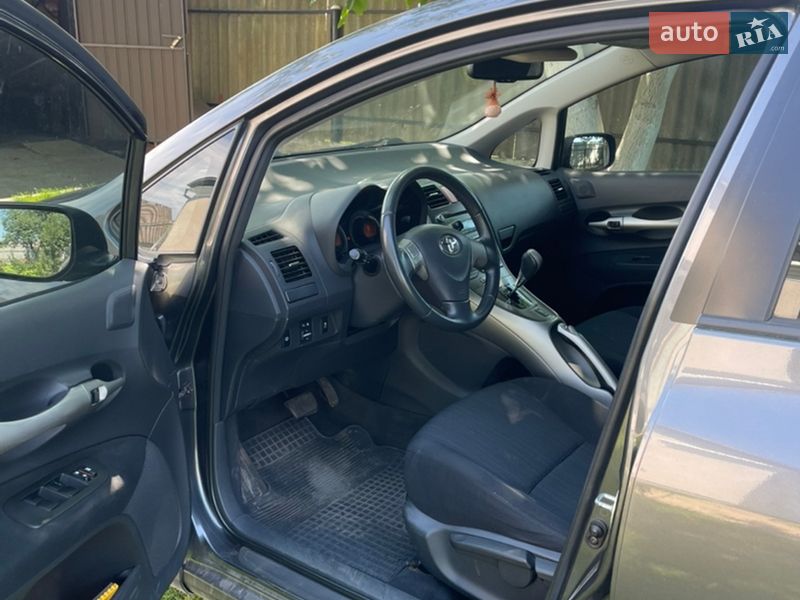 Хетчбек Toyota Auris 2008 в Дубні