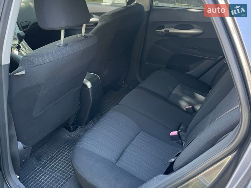 Хетчбек Toyota Auris 2008 в Дубні