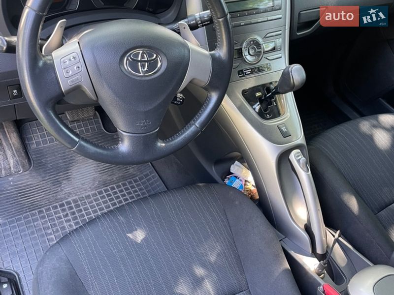 Хетчбек Toyota Auris 2008 в Дубні