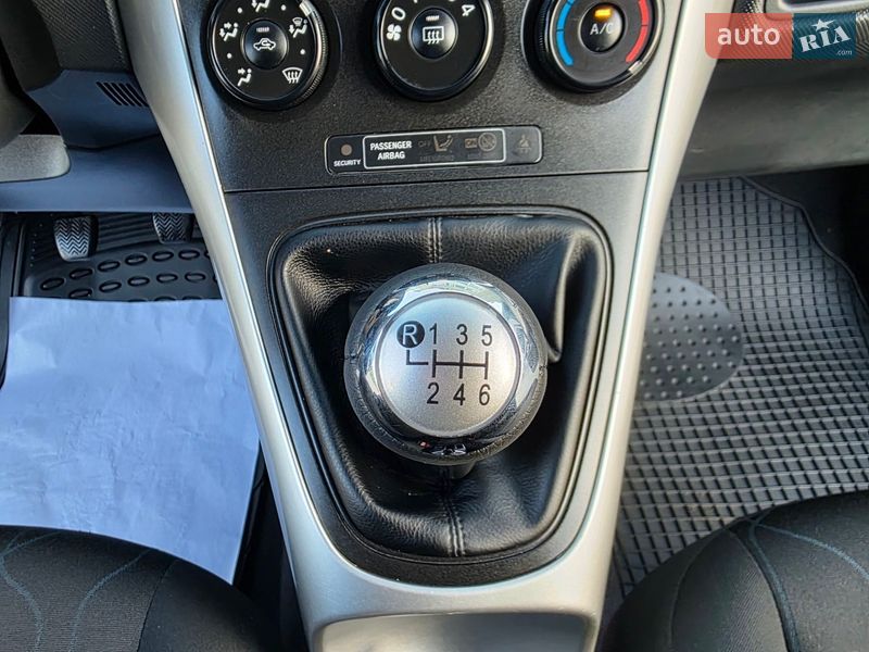 Хэтчбек Toyota Auris 2013 в Хмельницком фото 28 Хэтчбек Toyota Auris 2013 в Хмельницком