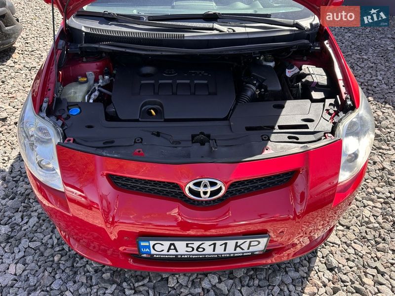 Хэтчбек Toyota Auris 2007 в Смеле