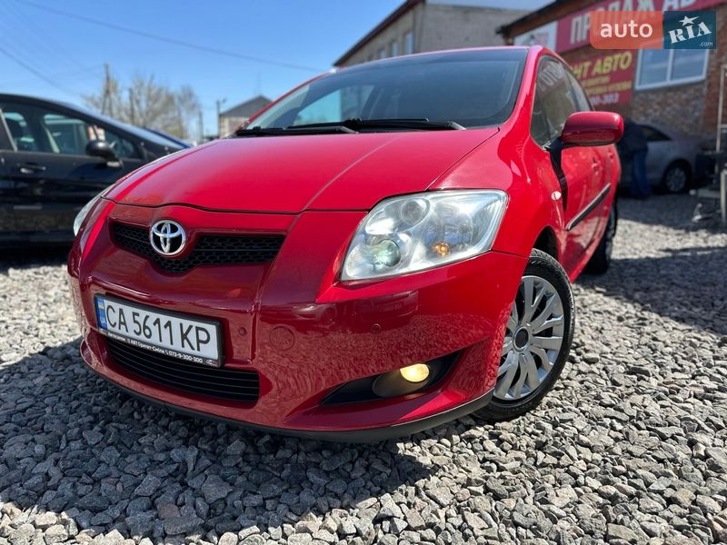 Хэтчбек Toyota Auris 2007 в Смеле