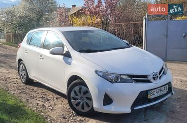 Хэтчбек Toyota Auris 2014 в Львове