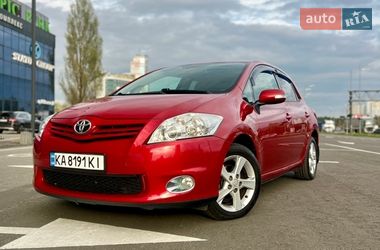 Хетчбек Toyota Auris 2011 в Києві