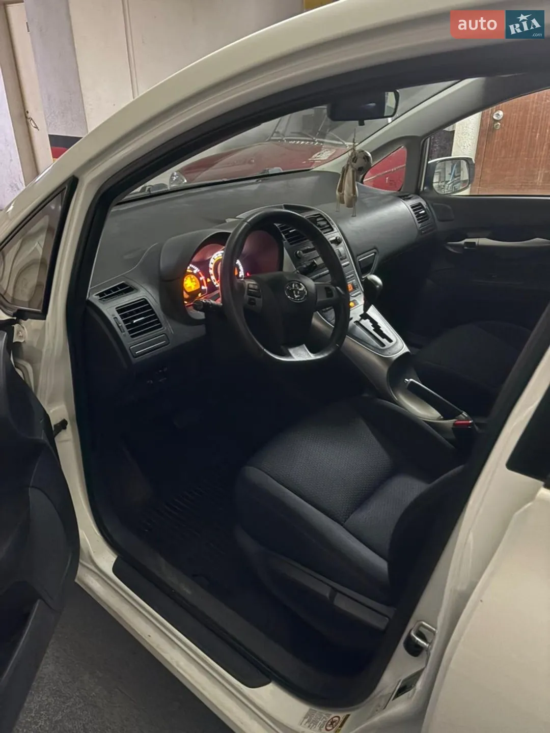 2011 Toyota Auris - мініатюра 2